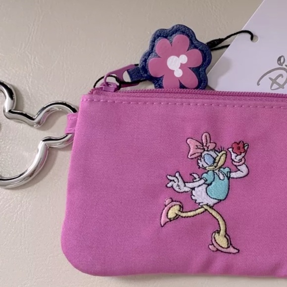 Vera Bradley Exclusive Daisy Duck Card Case - Picture 6 of 8